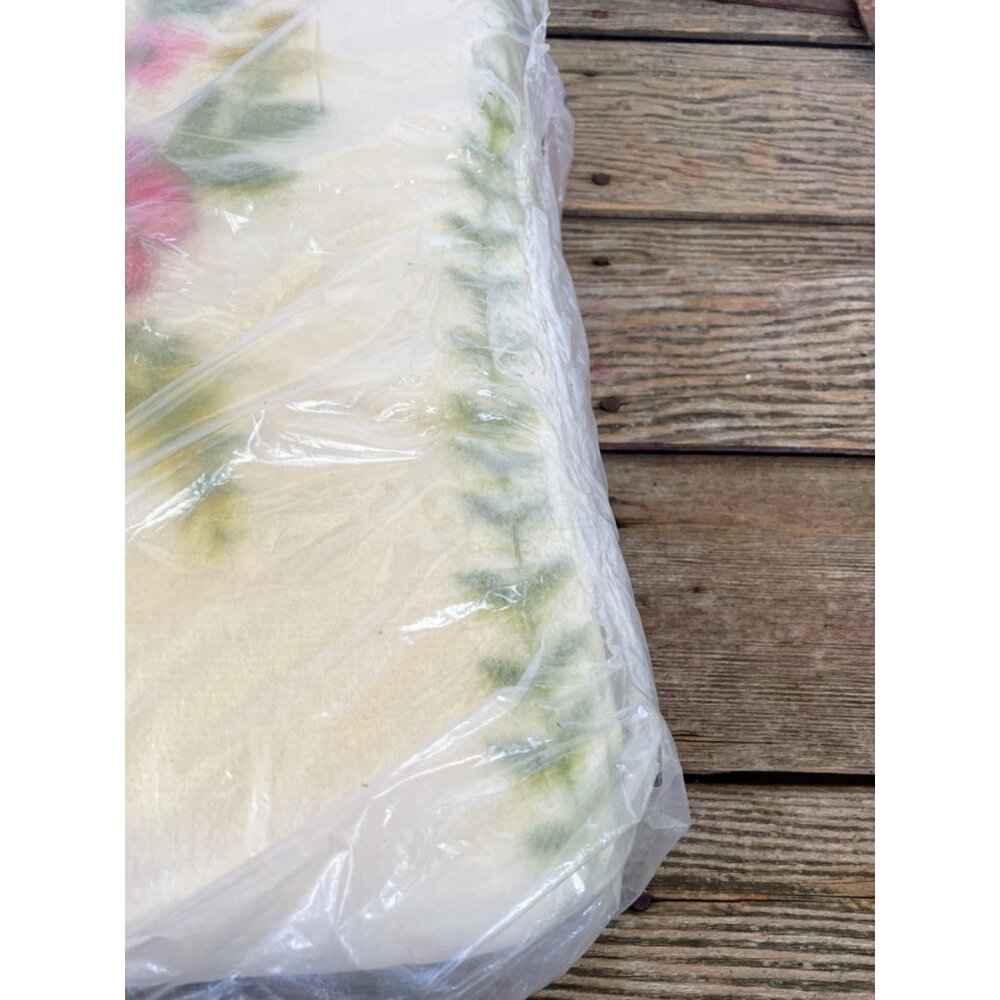 Vintage 1950s FieldCrest Blanket NOS Shabby Roses Vines 72x90" Rayon Blend - Picture 8 of 15